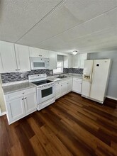 39024 Ola Ave in Zephyrhills, FL - Building Photo - Building Photo