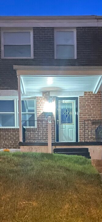 1608 Inverness Ave in Baltimore, MD - Foto de edificio