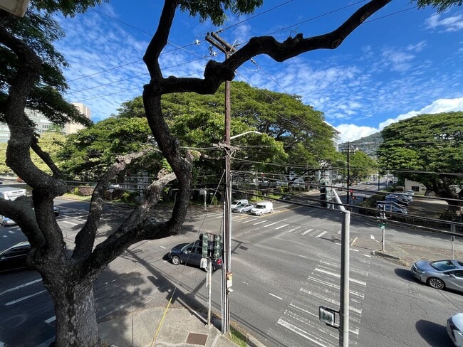 1535 Punahou St in Honolulu, HI - Building Photo - Building Photo