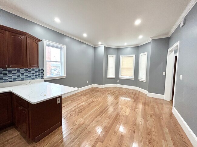 3 Grafton St, Unit 2 in Boston, MA - Building Photo - Building Photo