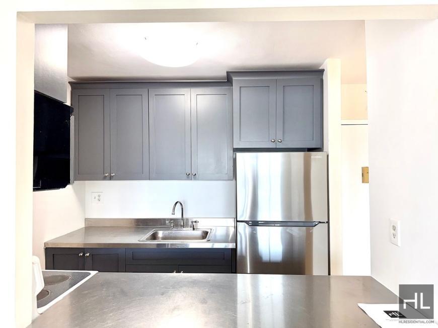 25-40-40 Shore Blvd in Queens, NY - Building Photo