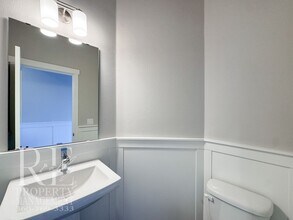 131 Blackfish Ct in Bremerton, WA - Building Photo - Building Photo