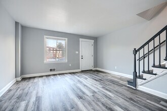 2123 Graythorn Rd in Middle River, MD - Foto de edificio - Building Photo