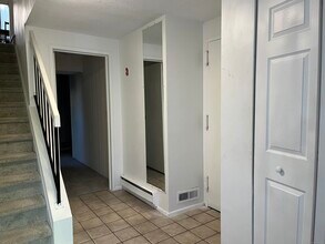 155 Peddlers Dr in Branford, CT - Building Photo - Building Photo
