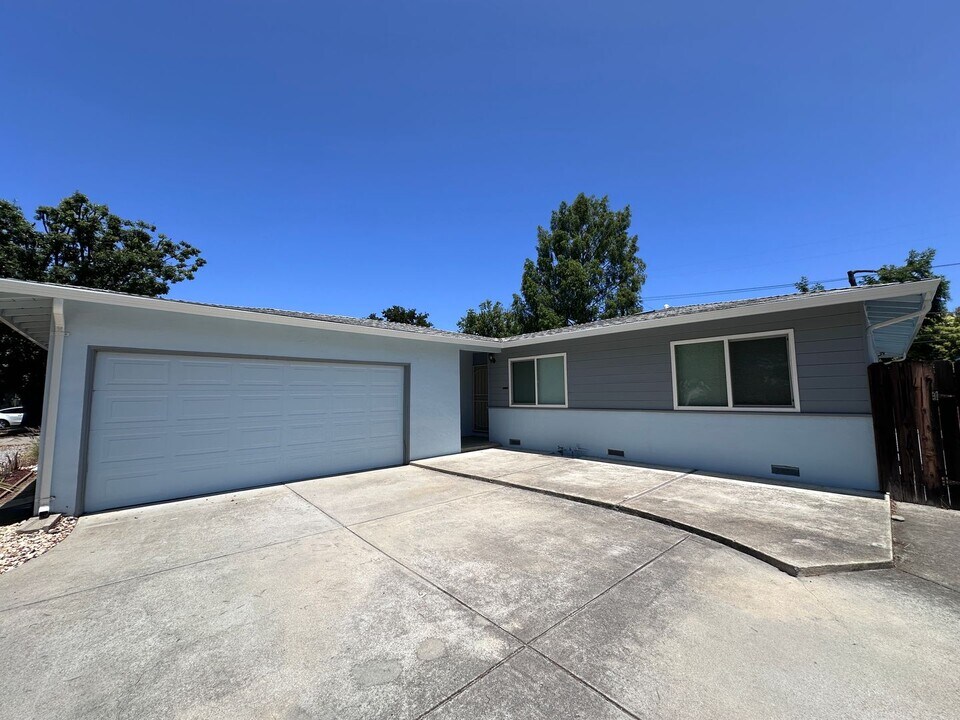 4864 Winton Way in San Jose, CA - Building Photo