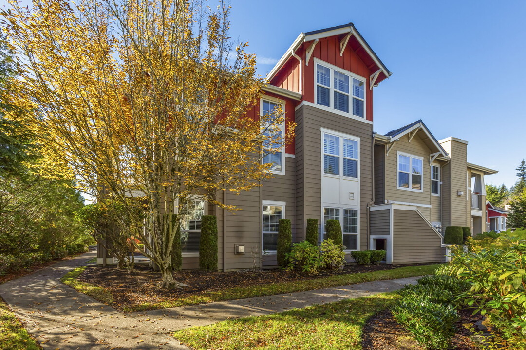 22663 NE Alder Crest Dr, Unit 102 in Redmond, WA - Foto de edificio