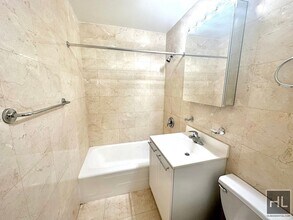 Fourth Avenue, Unit 3L in New York, NY - Building Photo - Building Photo