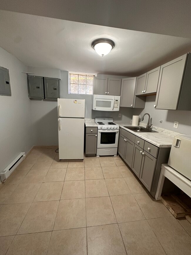 19 Archdale Rd, Unit B in Boston, MA - Foto de edificio - Building Photo