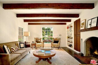 2097 Outpost Dr in Los Angeles, CA - Building Photo - Building Photo