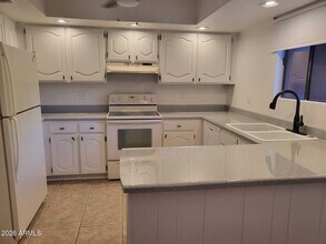 12222 N Paradise Vlg Pkwy S in Phoenix, AZ - Building Photo - Building Photo