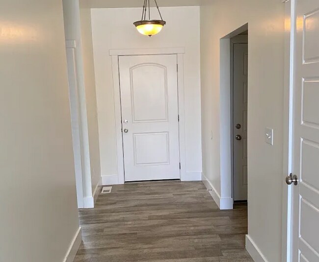 24 S 400 E St in Pleasant Grove, UT - Building Photo - Building Photo
