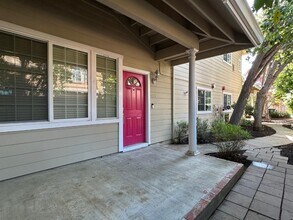 686 Willowgate St in Mountain View, CA - Building Photo - Building Photo