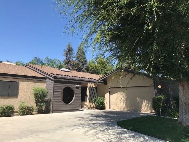 property at 5500 Lennox Ave