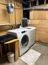 180 Adams St, Unit #1 in Newton, MA - Foto de edificio - Building Photo