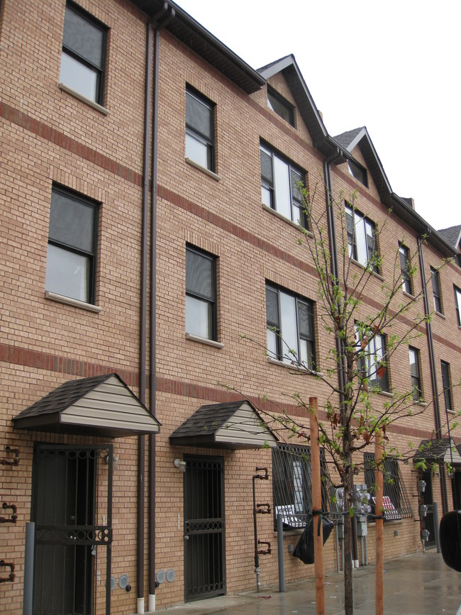 247-251 Throop Ave in Brooklyn, NY - Building Photo - Building Photo