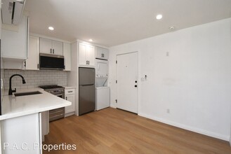 15049 Burbank Blvd in Los Angeles, CA - Building Photo - Building Photo