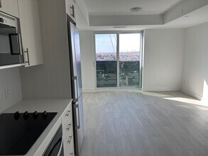 809 Simcoe St N in Oshawa, ON - Building Photo - Building Photo