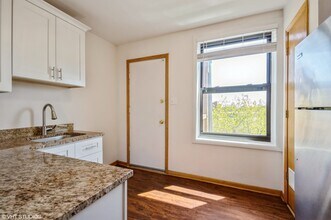 1361 W Sunnyside Ave, Unit 1 in Chicago, IL - Building Photo - Building Photo