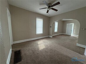 1614 Pinewood Ave in Toledo, OH - Building Photo - Building Photo