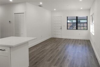 2724 SW 34th Ct in Miami, FL - Building Photo - Building Photo