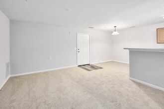 The Crossings At Summerland in Woodbridge, VA - Building Photo - Interior Photo