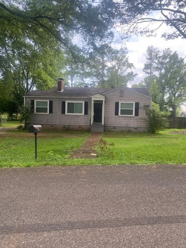 601 Camp Cir