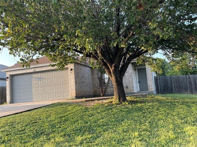 property at 2911 Donnell Dr