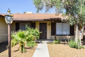 1108 Meadbrook St in Las Vegas, NV - Foto de edificio - Building Photo