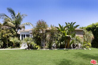 11525 Calvert St in Los Angeles, CA - Building Photo - Building Photo
