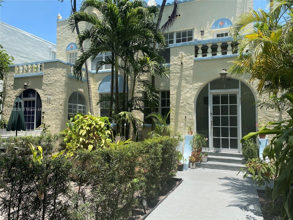719 Meridian Ave in Miami Beach, FL - Building Photo