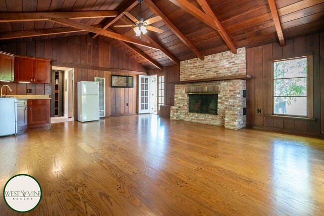property at 10 Bayview Ct