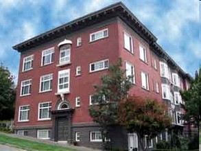 Littlefield Apartments in Seattle, WA - Building Photo - Building Photo