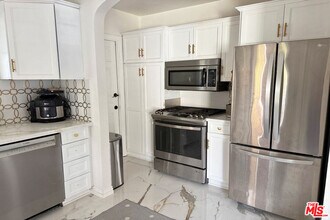 1245 N Orchard Dr in Burbank, CA - Building Photo - Building Photo