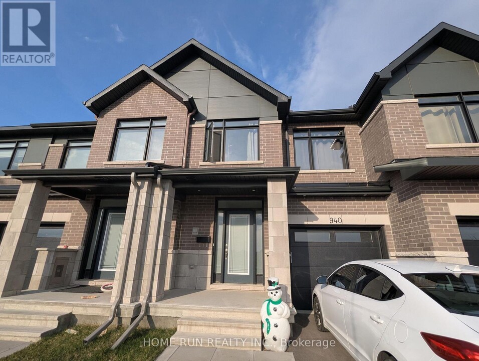 940 Brian Good Ave in Ottawa, ON - Building Photo