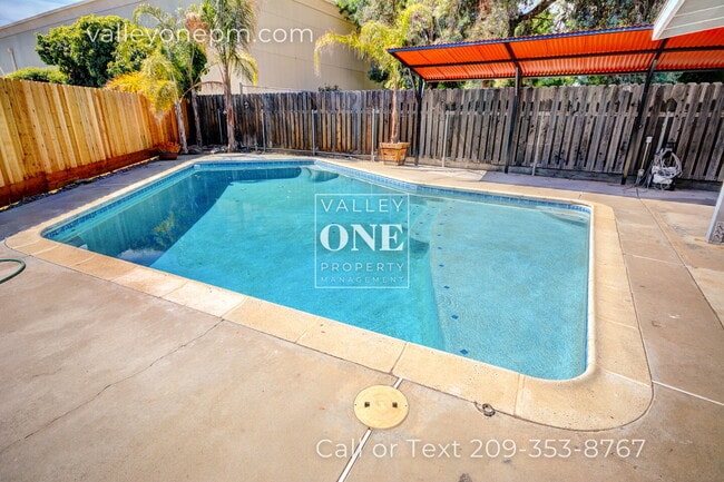 2717 Palomino Ln in Modesto, CA - Building Photo - Building Photo