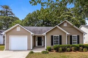 429 Village Cir in Stockbridge, GA - Building Photo