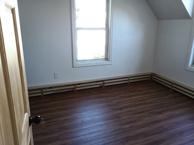 10 Flint St, Unit 2 in Lynn, MA - Building Photo - Building Photo