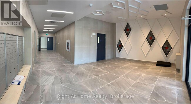 1 Wellington St in Brantford, ON - Building Photo - Building Photo