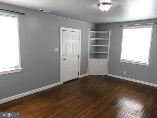 8220 Cornwall Rd in Dundalk, MD - Building Photo - Building Photo