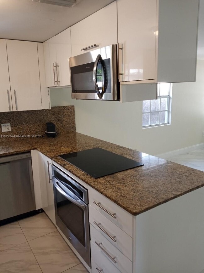2135 Taylor St in Hollywood, FL - Building Photo - Building Photo