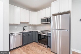 435 N 35th St in Philadelphia, PA - Foto de edificio - Building Photo