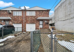 109-87 Francis Lewis Blvd in Queens, NY - Building Photo