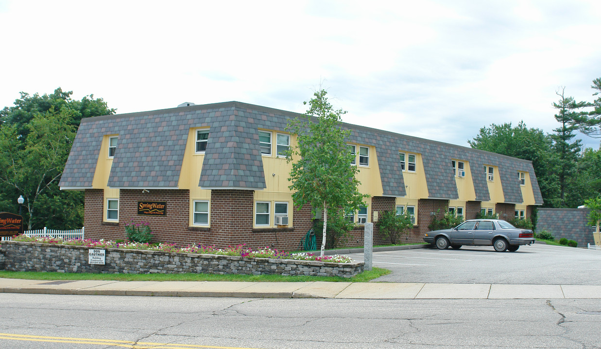 Spring Water in Springvale, ME - Foto de edificio