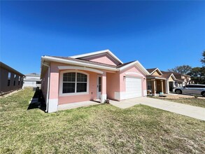 4884 NE 122nd Ave in Wildwood, FL - Foto de edificio - Building Photo