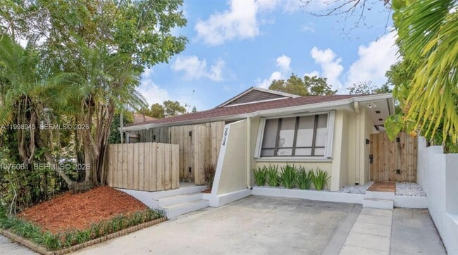 property at 2934 W Trade Ave