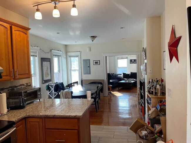 14 Bay State Ave in Somerville, MA - Building Photo - Building Photo