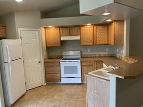 5074 W Alderstone St in Meridian, ID - Building Photo - Building Photo