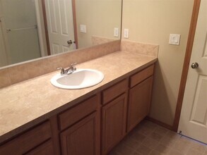 668 SE Jack Ave in McMinnville, OR - Building Photo - Building Photo