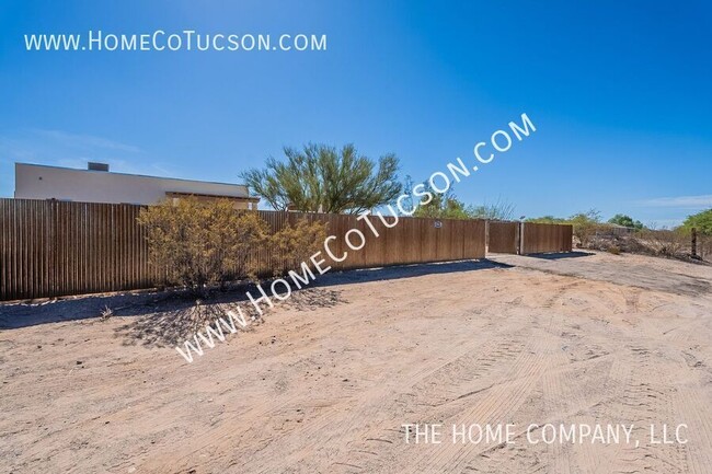 5710-5710-5718 E Hermans Rd in Tucson, AZ - Building Photo - Building Photo