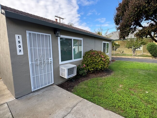 property at 1507 S Cherokee Ln